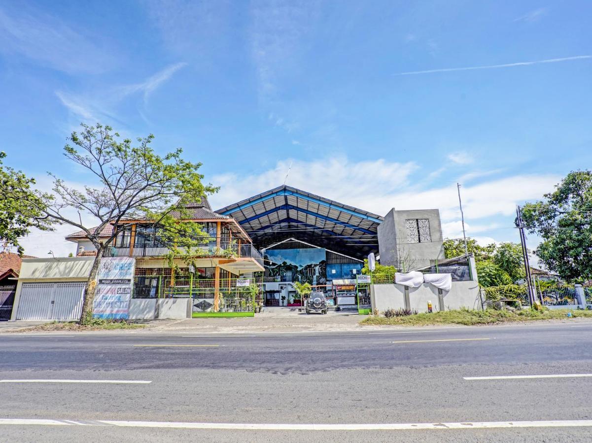 Oyo 90943 Mochi 88 Homestay Probolinggo Ngoại thất bức ảnh
