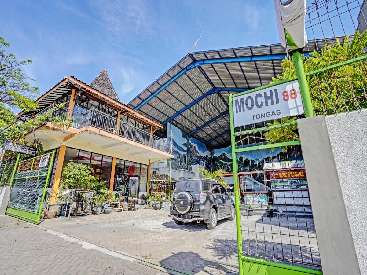 Oyo 90943 Mochi 88 Homestay Probolinggo Ngoại thất bức ảnh