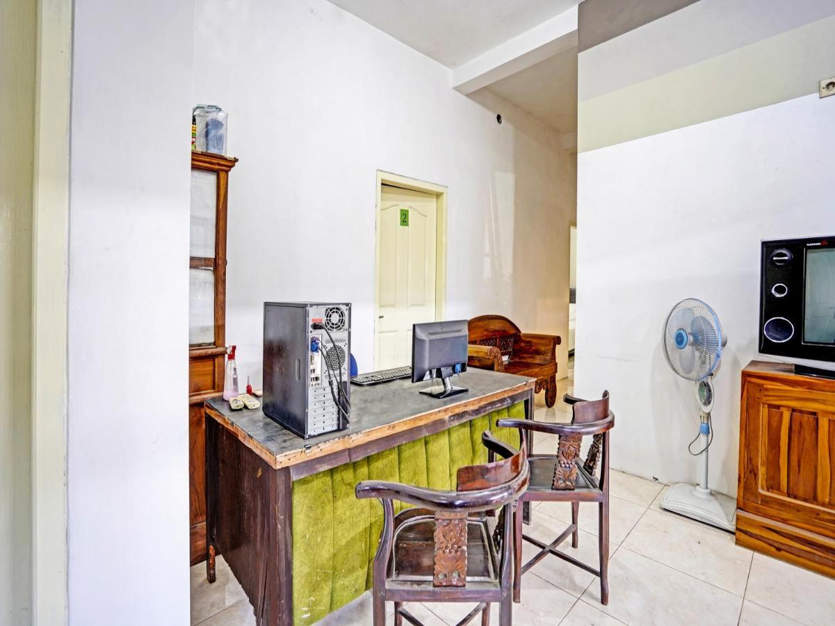 Oyo 90943 Mochi 88 Homestay Probolinggo Ngoại thất bức ảnh
