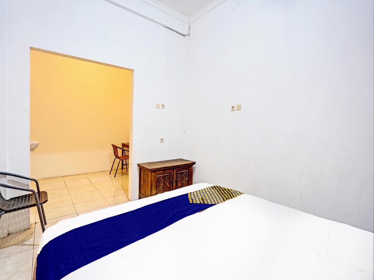 Oyo 90943 Mochi 88 Homestay Probolinggo Ngoại thất bức ảnh