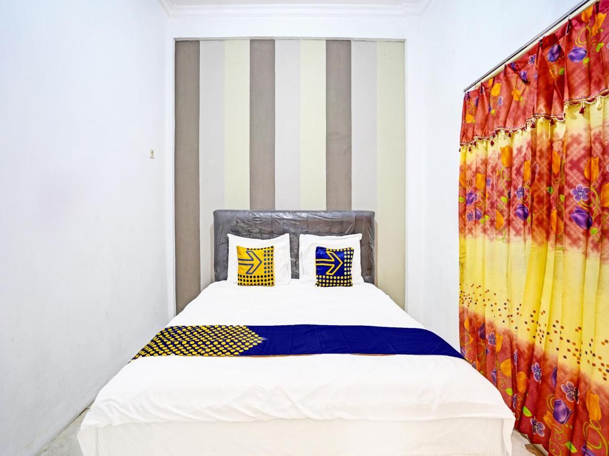 Oyo 90943 Mochi 88 Homestay Probolinggo Ngoại thất bức ảnh